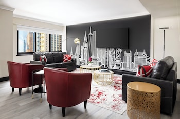 Suite, 1 Bedroom (Living & Dining Area, Manhattan Floor)