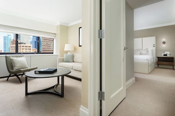 Suite, 1 Bedroom (Living & Dining Area, Manhattan Floor)