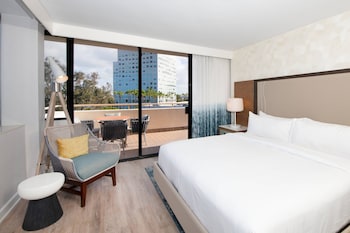 Junior Suite, 1 King Bed, Balcony