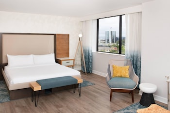 Junior Suite, 1 King Bed, Balcony (Mobility Accessible, Tub)