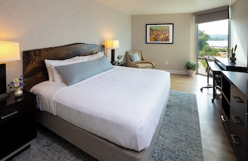 Superior Room, 1 King Bed, Bay View (Bay View King)