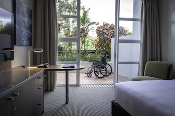 Room, 1 King Bed, Accessible (Roll-In Shower)