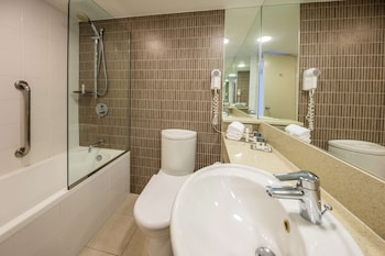 King Guest Room Water View