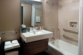 Room, 1 King Bed (Mobility Accessible, Tub)