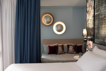 Premium Room (1 King, Single Sofa Bed)