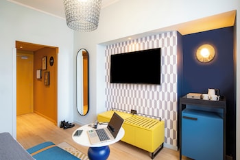 Standard Room, 1 King Bed