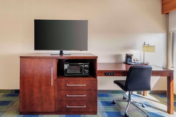 Standard Room, 1 King Bed, Non Smoking, Refrigerator & Microwave