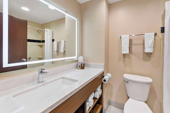 Standard Room, 2 Queen Beds, Non Smoking, Refrigerator & Microwave (Oversized Room)