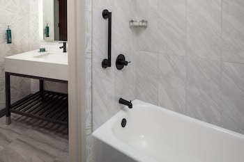 Room, 2 Queen Beds, River View