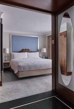Suite, 1 King Bed (Hyde Park)