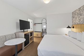 Superior Room, 1 King Bed, Ground Floor