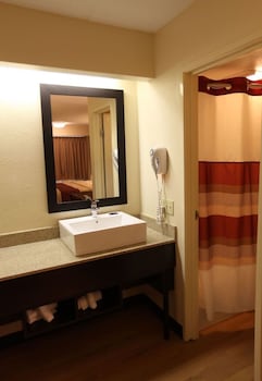 Deluxe Room, 1 King Bed (Smoke Free)