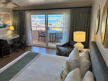 Room, 1 King Bed, Balcony, Ocean View (Harborside)