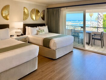 Room, 2 Queen Beds, Balcony, Ocean View