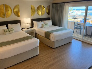 Room, 2 Queen Beds, Balcony, Ocean View