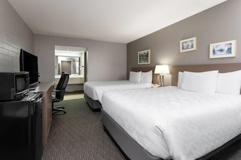 Room, 2 Queen Beds, Non Smoking, Ground Floor