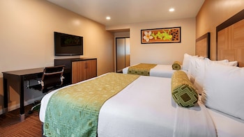 Standard Room, 2 Queen Beds, Non Smoking, Refrigerator & Microwave (Shower Only)