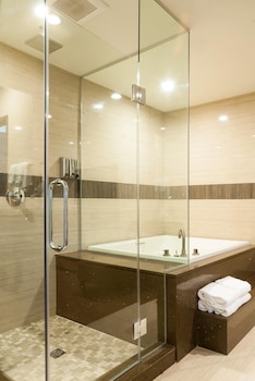 Standard Room, 1 King Bed, Non Smoking, Jetted Tub