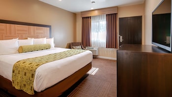 Standard Room, 1 King Bed, Non Smoking, Refrigerator & Microwave