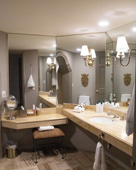 Master Suite King