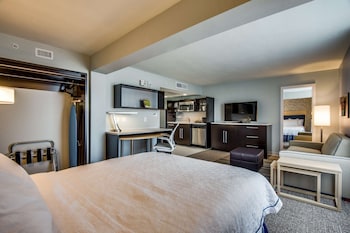 Studio, 1 Queen Bed, Accessible, Bathtub (Mobility & Hearing)