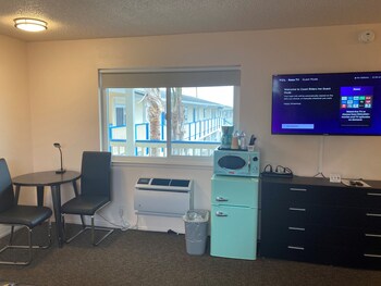 Standard Room, 2 Queen Beds, Non Smoking, Partial Ocean View
