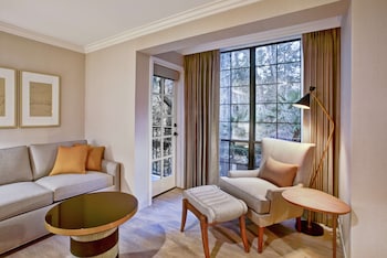 Room, 1 King Bed, Accessible (Mobility, Hearing, Roll-In Shower)