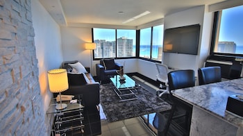 Suite, 1 King Bed, Ocean View, Corner (High Floor)