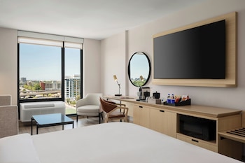 Premium Room, 1 King Bed (Smoke Free)