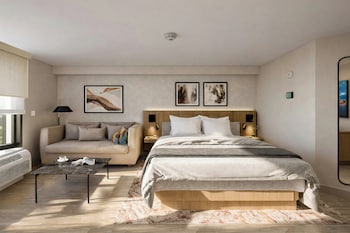 Deluxe Room, 1 King Bed (Smoke Free)