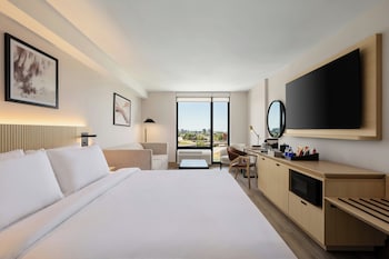 Premium Room, 1 King Bed (Smoke Free)