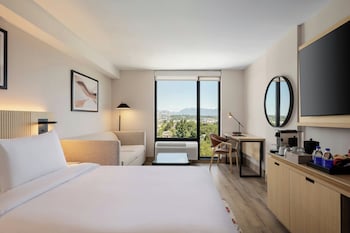 Premium Room, 1 King Bed, Mountain View (Upgraded Bedding & Snack, Smoke Free)