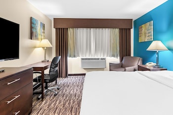 Standard Room, 1 King Bed, Accessible, Refrigerator & Microwave