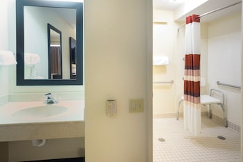 Standard Room, 1 King Bed, Accessible (Smoke Free)