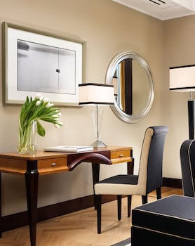 Suite, 1 Double Bed with Sofa bed, City View