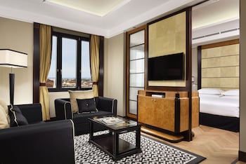 Suite, 1 Double Bed with Sofa bed, City View