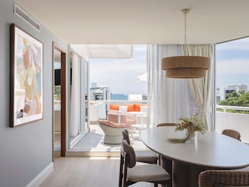 Suite, 1 King Bed