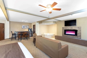 Deluxe Studio Suite, 1 King Bed, Non Smoking