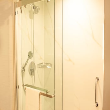 Junior Suite, 1 King Bed, Accessible