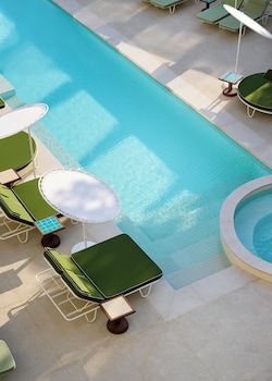 Room, 1 King Bed, Poolside