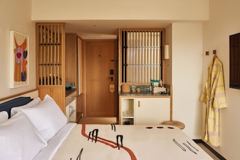 Room, 1 King Bed, Sea View