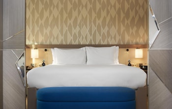 Executive Suite, 1 King Bed (With Lounge Access)