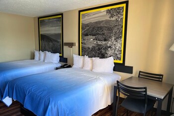 Room, 2 Queen Beds, Smoking