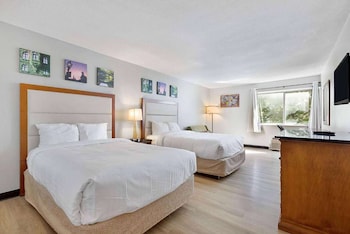 Room, 2 Double Beds, Accessible, Non Smoking (Mobility, Bathtub w/Grab Bars)