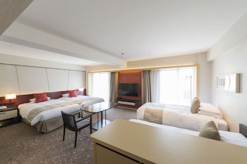 Luxury Hollywood Twin Room, Non Smoking B 49.5m2 (Gym Access, Shuttle Bus from Kyoto St)