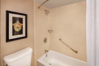 Traditional Room, 2 Double Beds (Mobility Accessible, Tub)