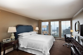 Deluxe Room, 1 King Bed, City View