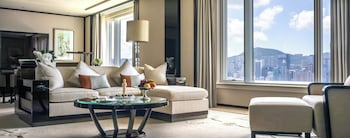 Grand Deluxe Harbour View Suite