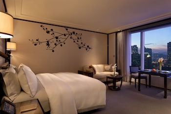 Grand Deluxe King Room