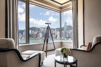 Grand Deluxe Harbour View Suite